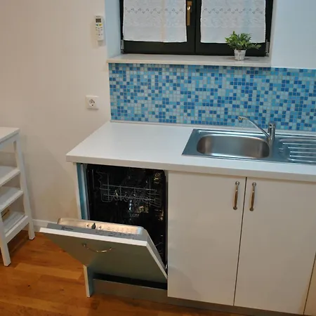 Cinthija Mit Balkon Direkt Am * Bibinje