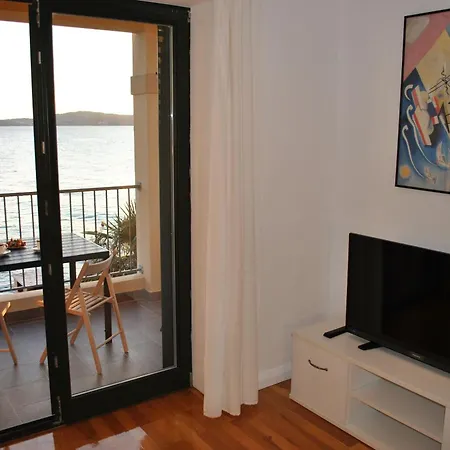 Cinthija Mit Balkon Direkt Am Bibinje