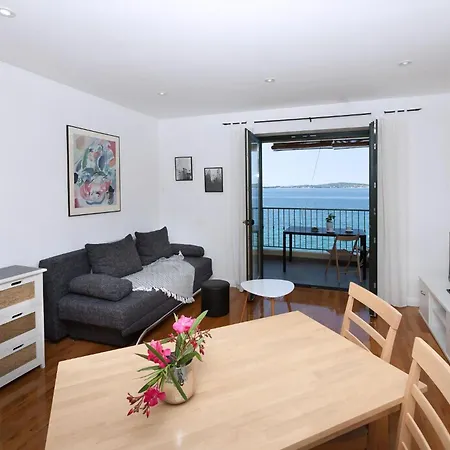 Cinthija Mit Balkon Direkt Am Bibinje